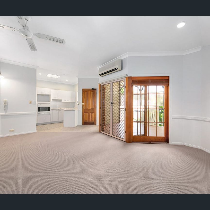 Charming Paddington Apartment Awaits You - Photo 1