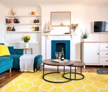 3 bedroom flat to rent - Photo 3