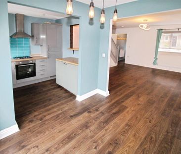 3 bedroom end of terrace house to rent - Photo 1