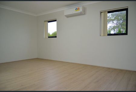 Well located 3 bedroom townhouse!! - Photo 3