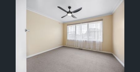 READY TO MOVE IN - WENDOUREE - Photo 2