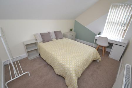 4 bedroom flat to rent - Photo 5