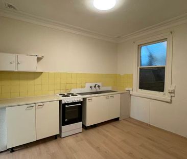 Unfurnished 2 Bedroom Duplex with Backyard - Photo 2