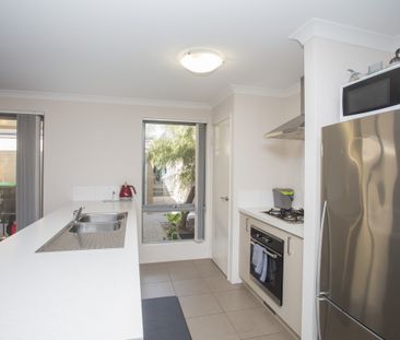 3X2 In Ideal Location! - Photo 5