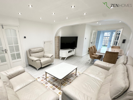 3 bedroom end of terrace house to rent - Photo 2