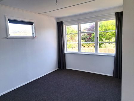 Sunny Family Home in Wainuiomata - Photo 5