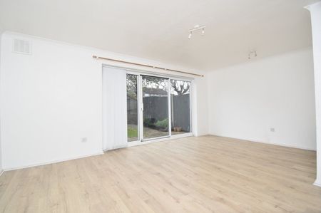 Waters Road, London, SE6 - Photo 2