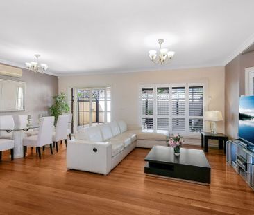 Charming 3 Bed 2 Bath Double Storey Family Home in Riverwood ! ! ! - Photo 1