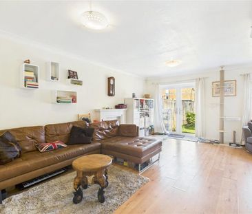 3 bedroom end of terrace house to rent - Photo 1