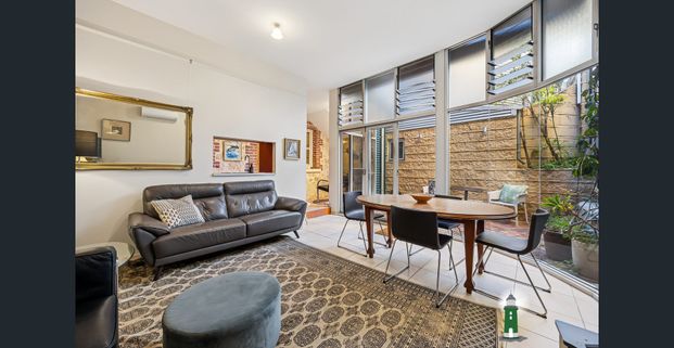 Unique 2-Bedroom Apartment in Heritage Building - Photo 1