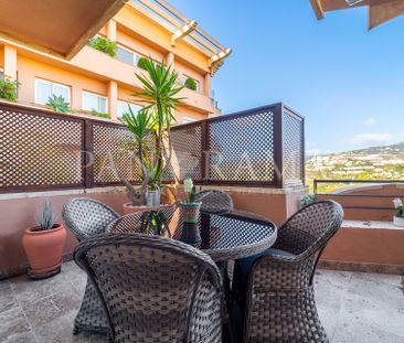 Bright and spacious apartment with lovely monuntain and golf views ... - Photo 2