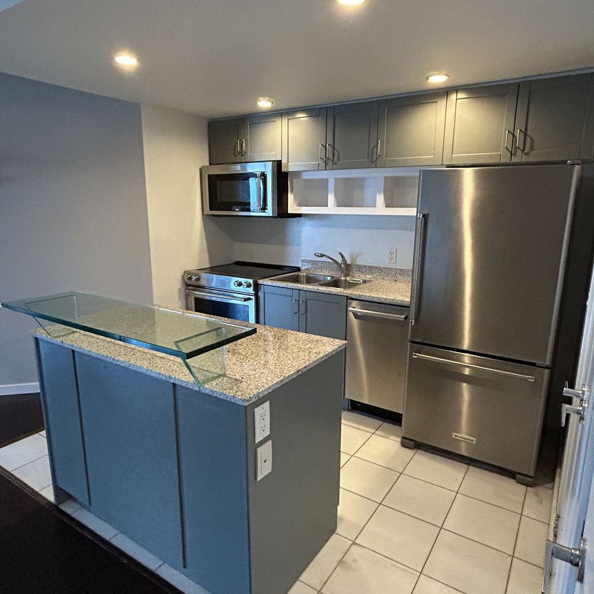 For Lease - 8 York Street Unit# 1109, Toronto, Ontario - Photo 1