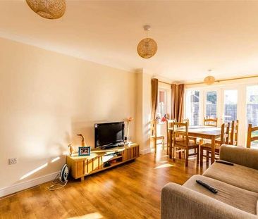 Earles Gardens, Norwich, NR4 - Photo 1