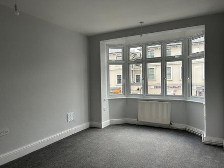 3 bedroom flat to rent - Photo 3