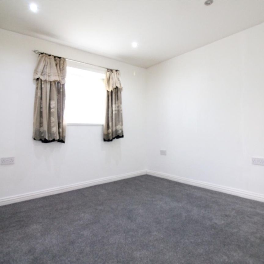 Queens Road, Southall - Photo 1