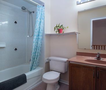 For Lease - 1128 Dundas Street Unit# 18, Mississauga, Ontario - Photo 3