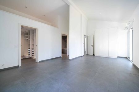 An exceptional property combining comfort, modernity, generous spaces and lake views - Photo 4