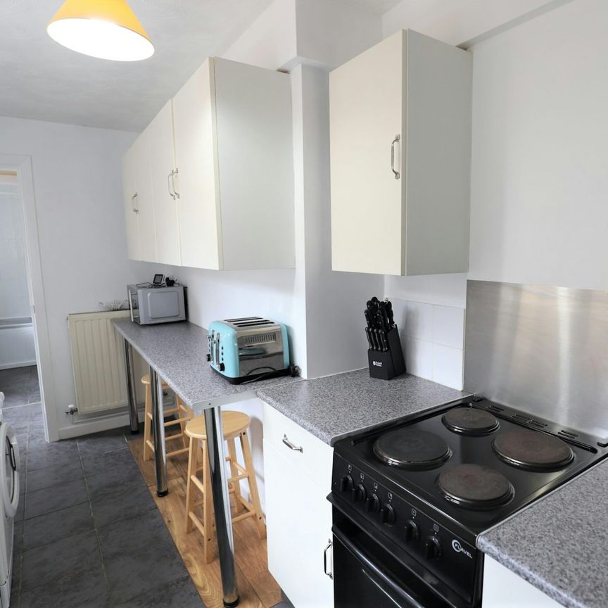 Terraced House to rent on - Photo 1