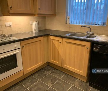 4 bedroom semi-detached house to rent - Photo 5