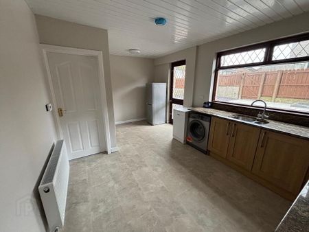 33 Churchill Place, Waringstown, BT66 7QS - Photo 4
