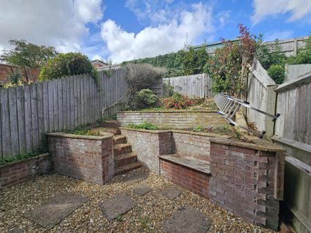 2 bedroom terraced house to rent - Photo 4