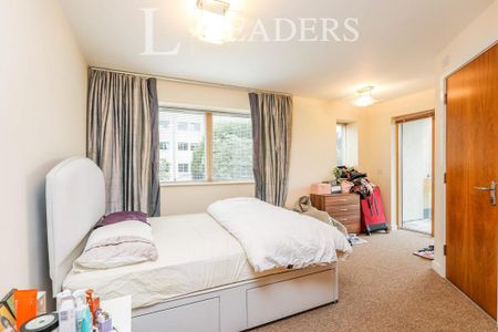 2 bedroom flat to rent - Photo 2