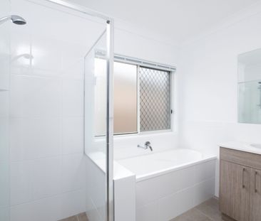 Modern Family Living - Photo 4