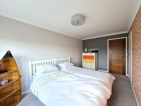 2 Bedroom Apartment - Photo 3