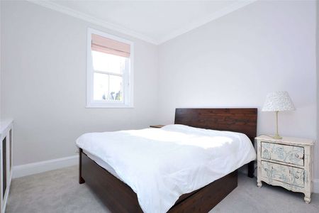 A beautifully presented two bedroom apartment to rent which has access to communal gardens. - Photo 2