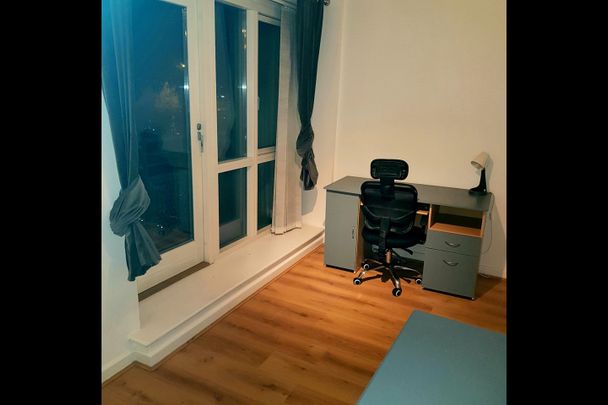3 Bed Flat, Elmwood Lane, LS2 - Photo 1