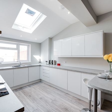 Lyndhurst Road Room 1 - Photo 4