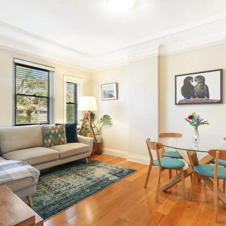 Character filled 3 Bedroom apartment - Photo 1