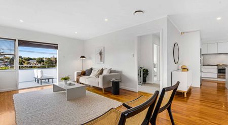 Four bedroom home in Remuera - Photo 2