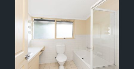 Spacious Townhouse minutes from the CBD - Photo 5