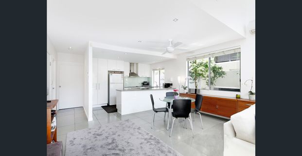 Light, Bright & Contemporary - Stylish Noosa Townhouse - Photo 1