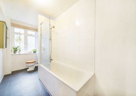 Balham High Road, SW17 7JP, London - Photo 4