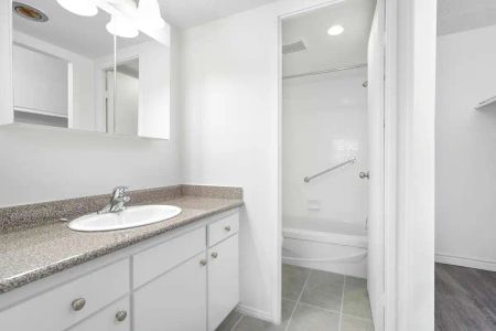 Lanthier Royal Apartments — 2 Bedroom available at 321 Lanthier Avenue, Pointe-Claire - Photo 2