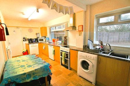 6 bedroom semi-detached house to rent - Photo 2