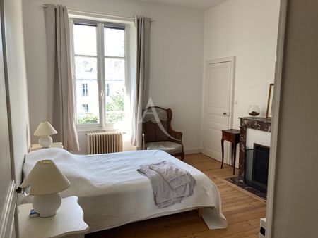 Location Maison 7 pièces 197m² FONTENAY LE COMTE 85200 - Photo 4