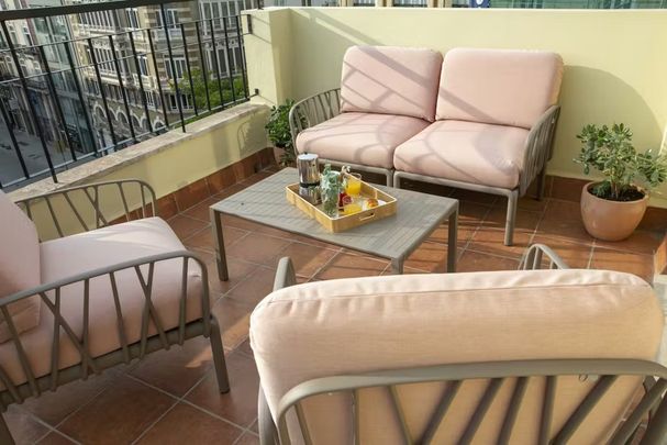 Carrer de la Reina, Valencia, Valencian Community 46011 - Photo 1