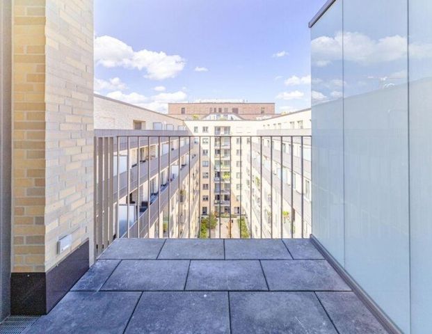 Exklusive 2-Zimmer-Wohnung mit Dachterrasse und Loggia im 8. Obergeschoss! - Foto 1