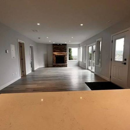 BRAND NEW - LEGAL - 2 bed one bath basement suite - Photo 4