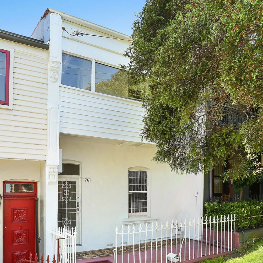 Freshly painted 3 bedroom terrace in convenient location - Photo 1