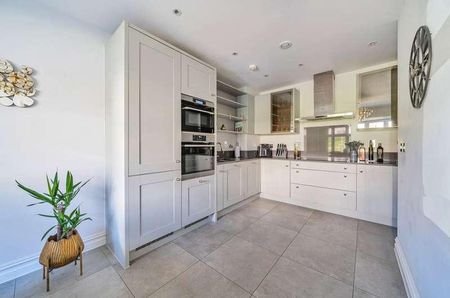 Consort Drive, Cobham, Surrey, KT22 - Photo 4