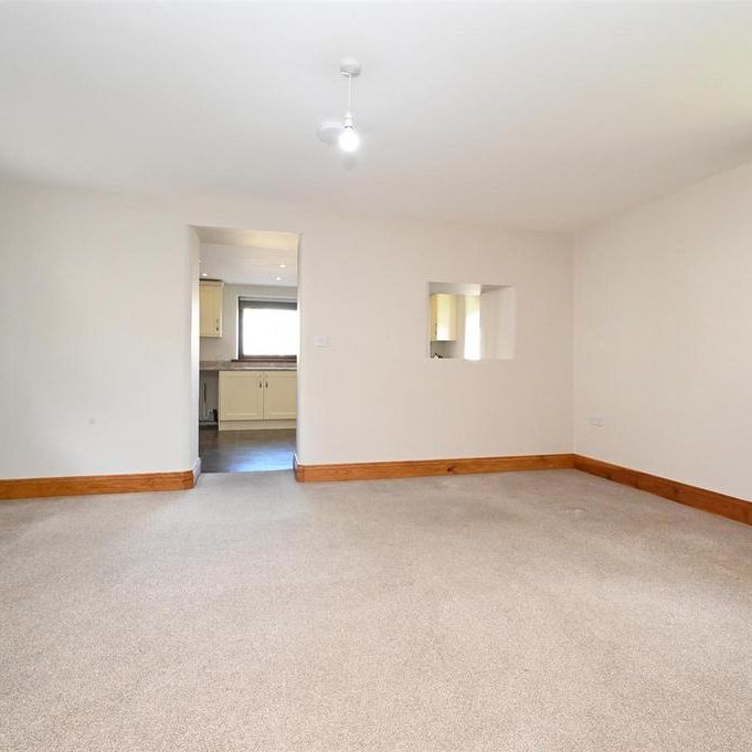 3 bedroom semi-detached house to rent - Photo 1