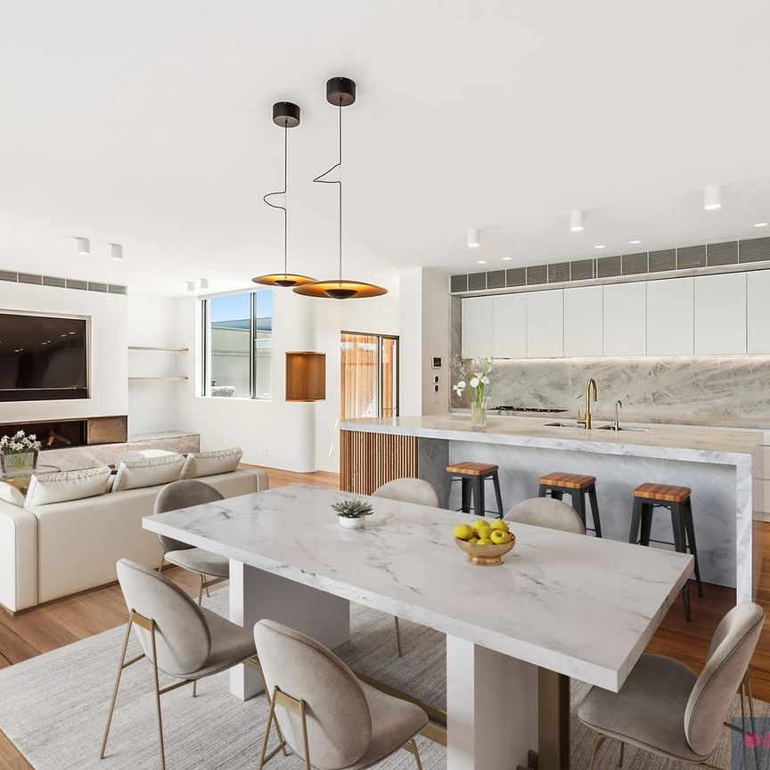 Almost Brand-New Luxury Townhome with Spectacular Harbour Views - Photo 1