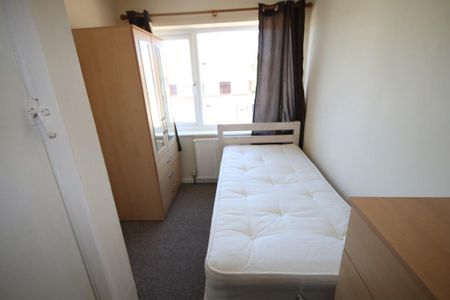 3 bedroom terraced house to rent - Photo 3