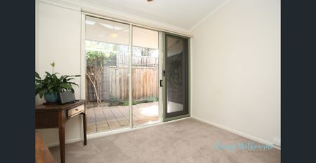 Stylish 2-Bed Home in the Heart of Vibrant Richmond - Photo 2