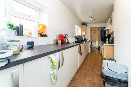 6 bedroom terraced house to rent - Photo 4