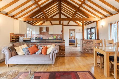 2 bedroom barn conversion to rent - Photo 3